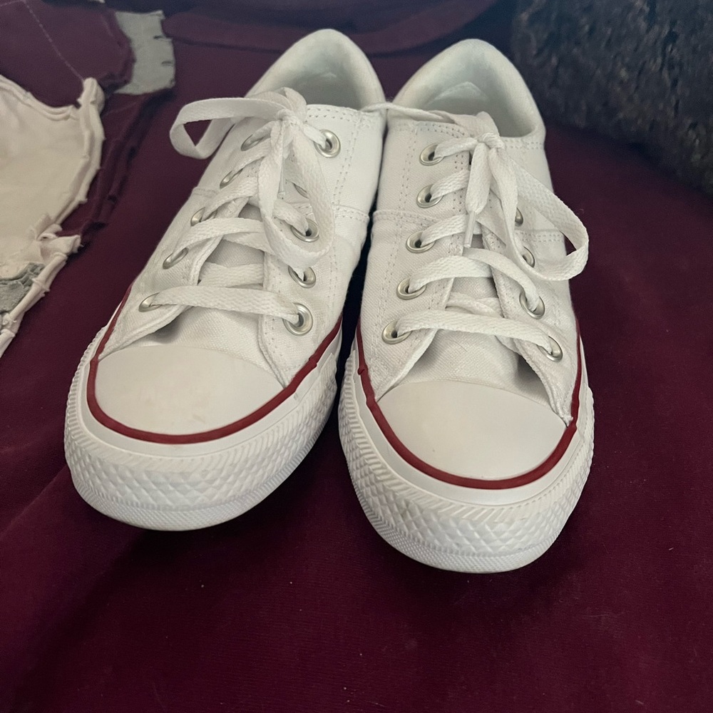Women’s low top sneakers